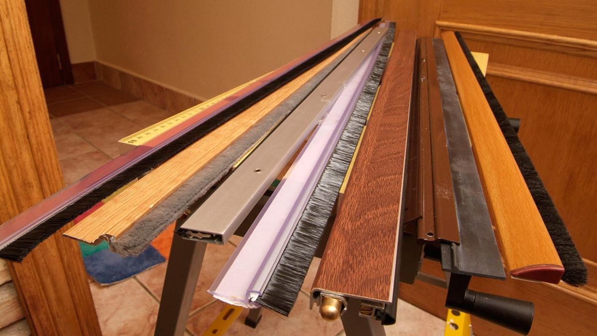 Cómo colocar un burlete en la puerta de entrada paso 1