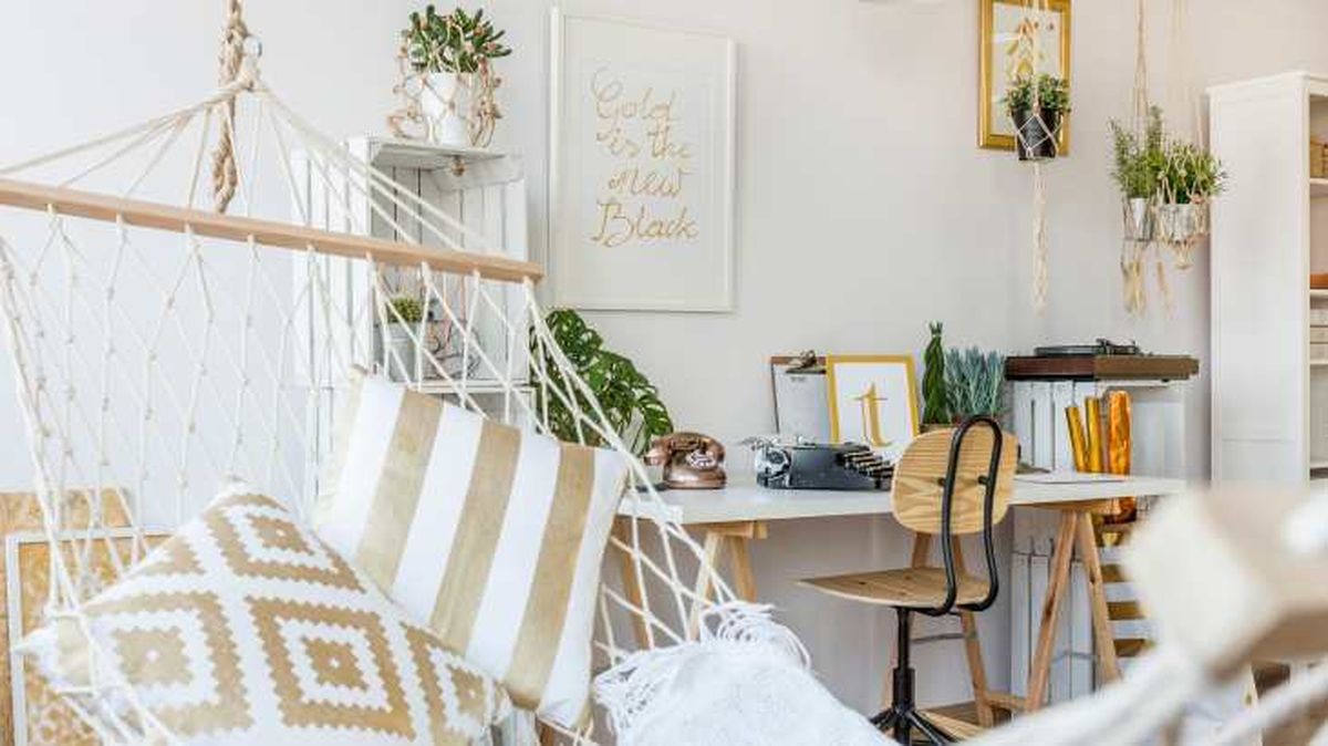 Colgar una hamaca de pared a pared