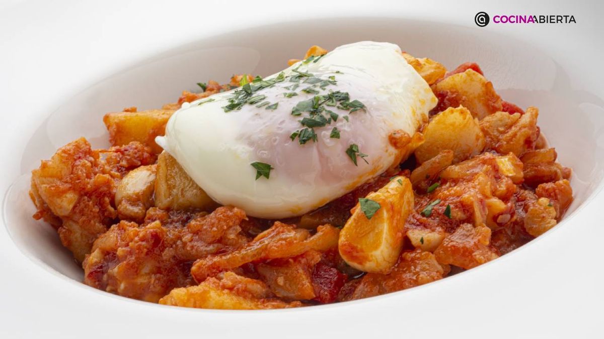 Bacalao ajoarriero con huevo escalfado, receta de Karlos Arguiñano