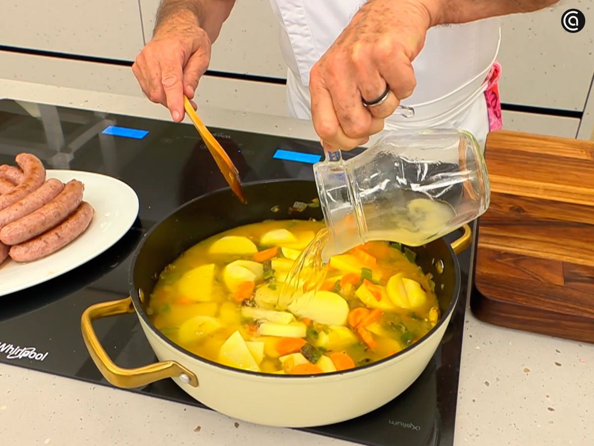 Cocina las verduras junto con las patatas
