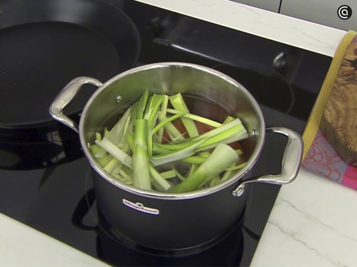 Prepara el caldo de verduras