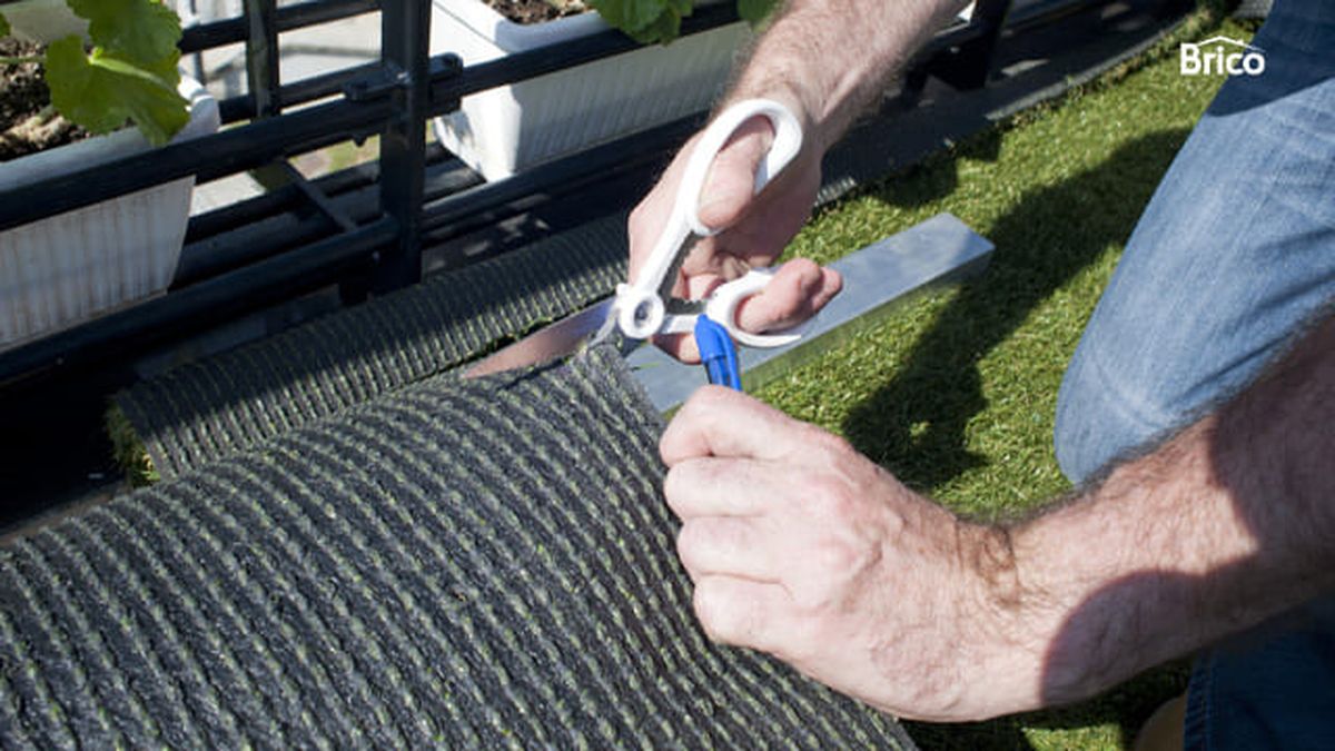 Bricomania 693 poner cesped artificial terraza paso3