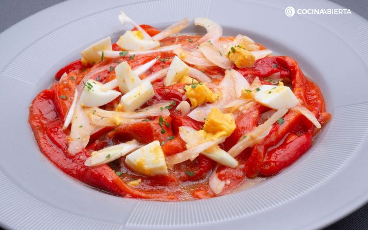 El zorongollo es una ensalada hecha a base de pimiento rojo