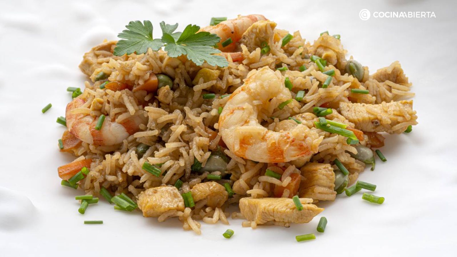 arroz frito con langostinos y pollo receta video