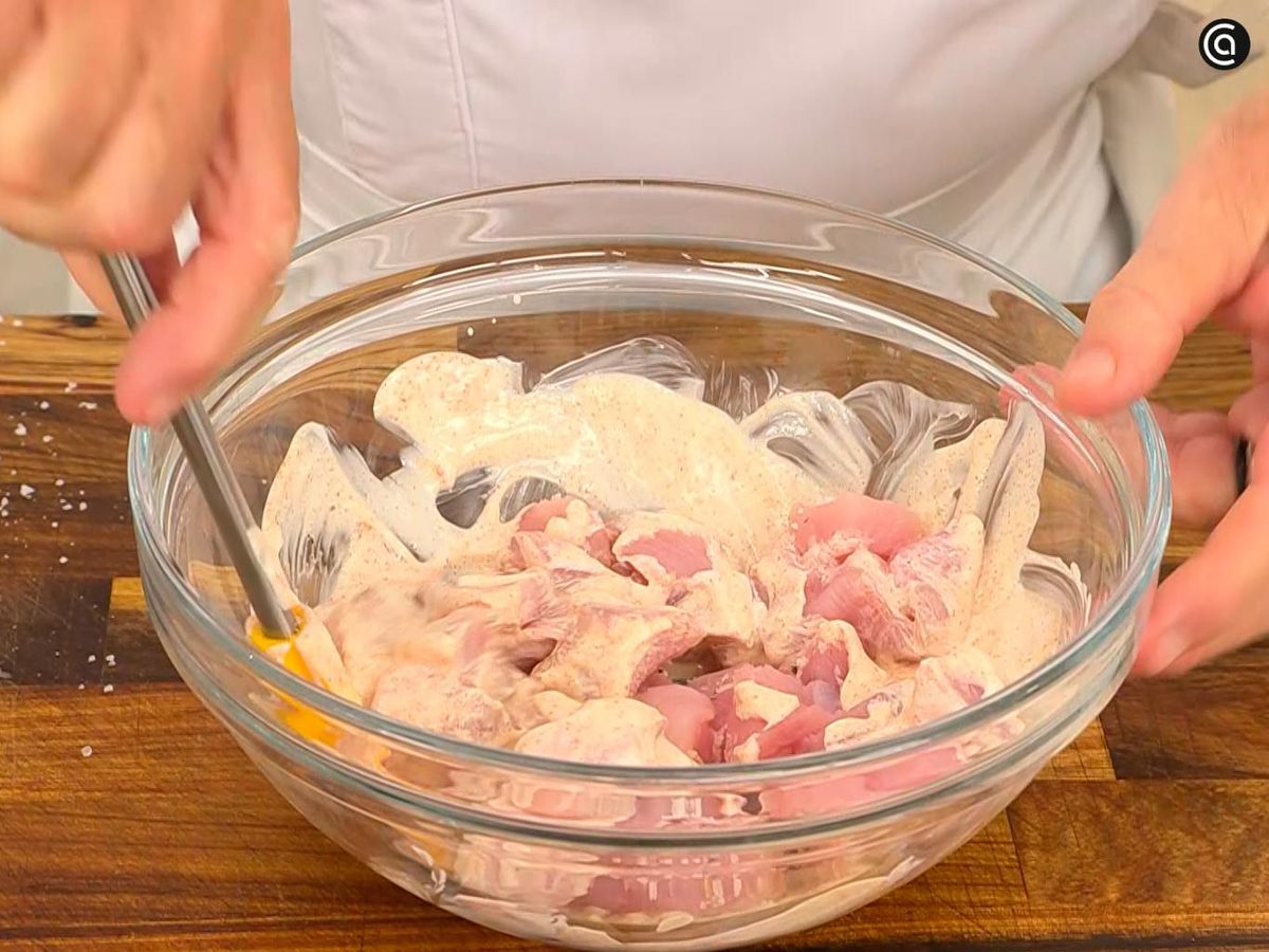 Corta la pechuga en dados