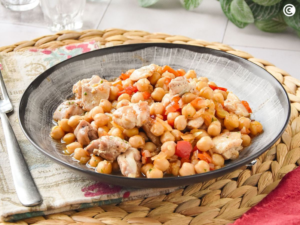 Garbanzos con pollo y verduras