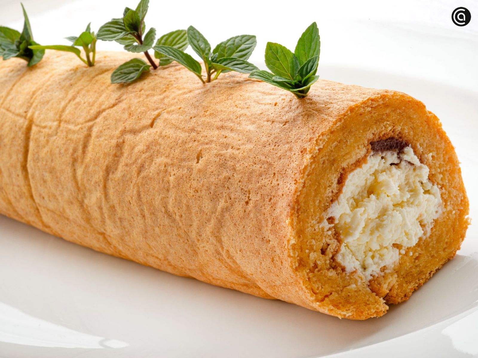 Rollo suizo con crema de limón, receta de postre de Eva Arguiñano