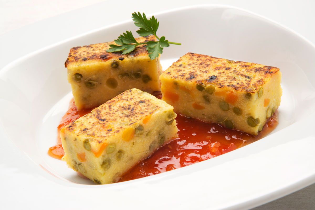 5377 Polenta multicolor con mermelada de tomate (761) xl