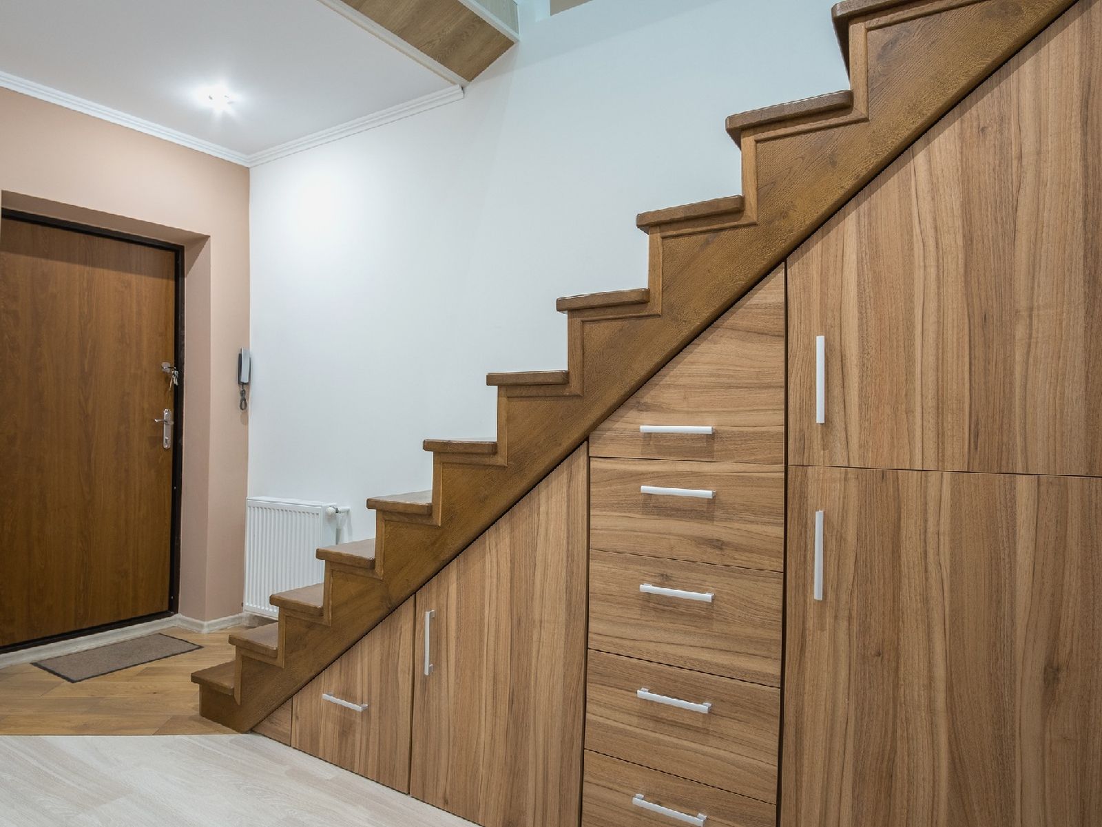 Consultar con un diseñador de interiores para obtener soluciones personalizadas