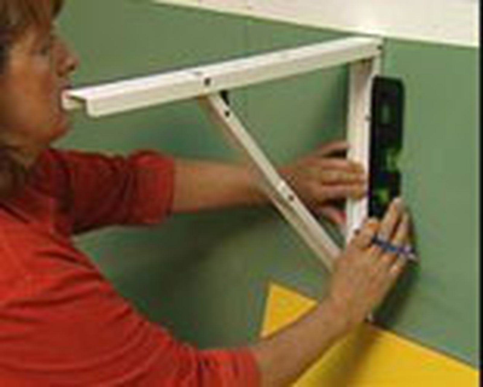 brico 0467 2 Instalacion mesa auxiliar abatible paso 1 brico 0467 2 Instalacion mesa auxiliar abatible paso 1