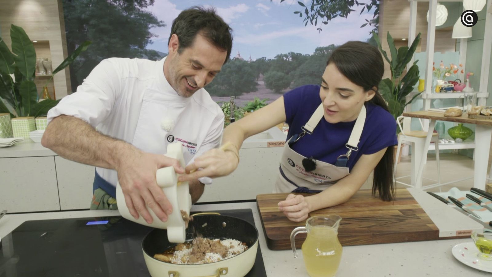 Leonor Lavado se ha puesto el delantal para cocinar en Cocina Abierta de Joseba Arguiñano