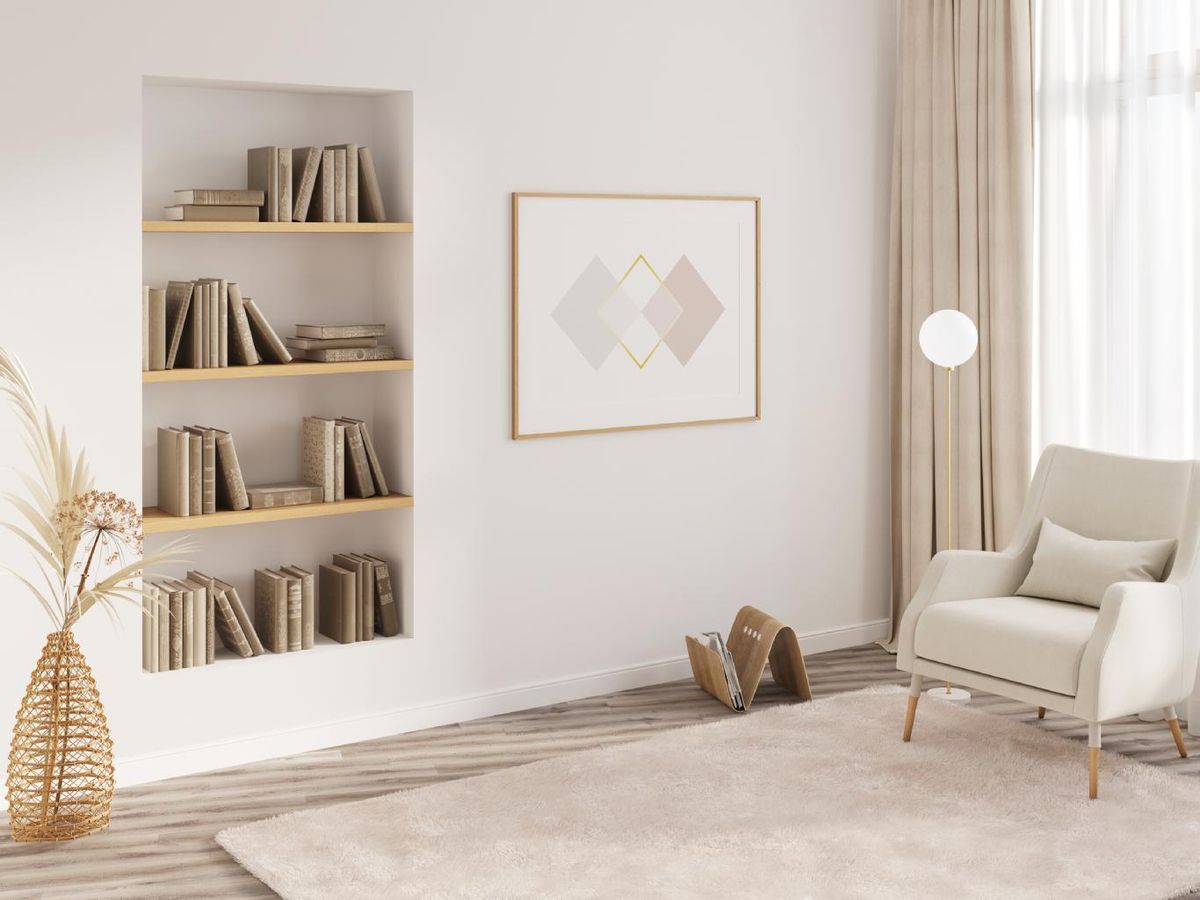 Salón acogedor con alfombra gruesa.