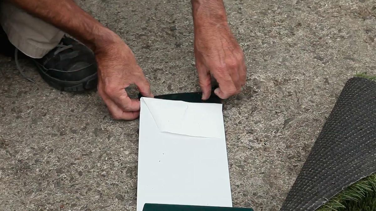 Como unir dos tiras de cesped artificial paso 4