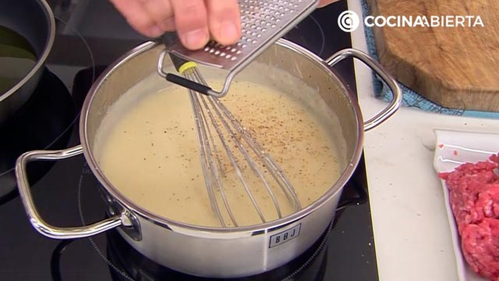 albondigas gratinadas al horno con salsa veolute receta karlos arguinano karl67750320 paso3 albondigas gratinadas al horno con salsa veolute receta karlos arguinano karl67750320 paso3