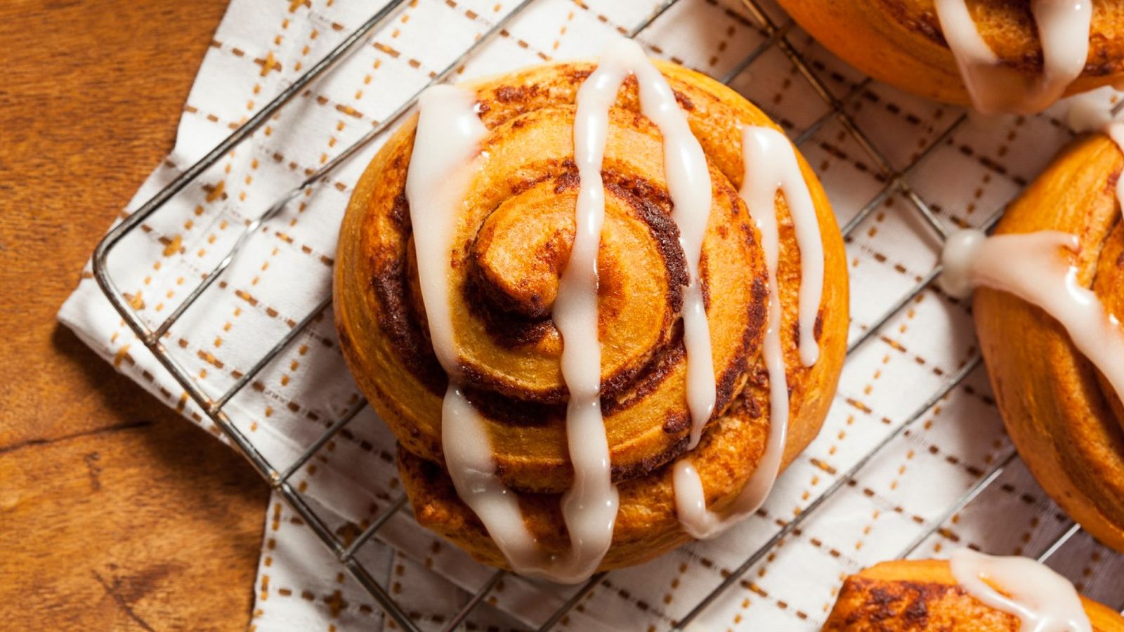 El kanelbulle nació en Suecia hace un siglo y es menos dulce que el cinnamon roll americano