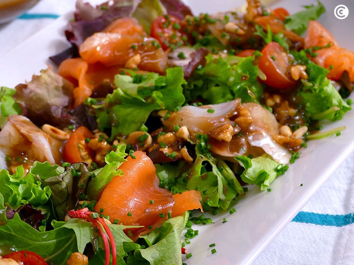 Ensalada de ahumados con vinagreta de frutos secos