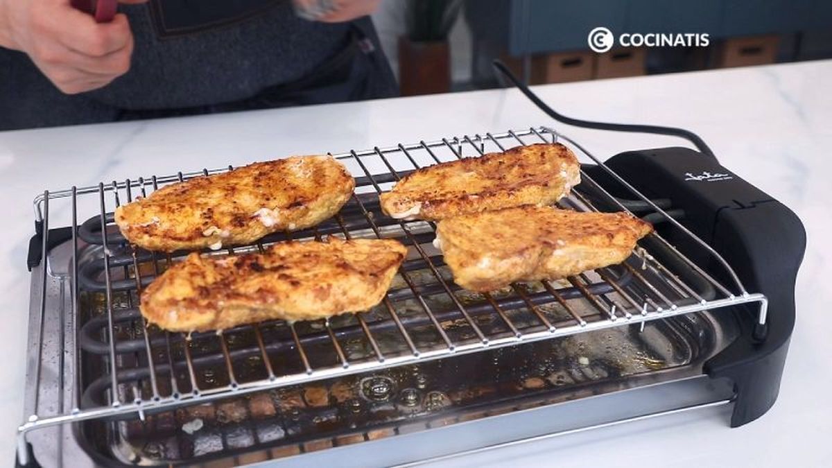 Cocinamos el pollo en la barbacoa eléctrica