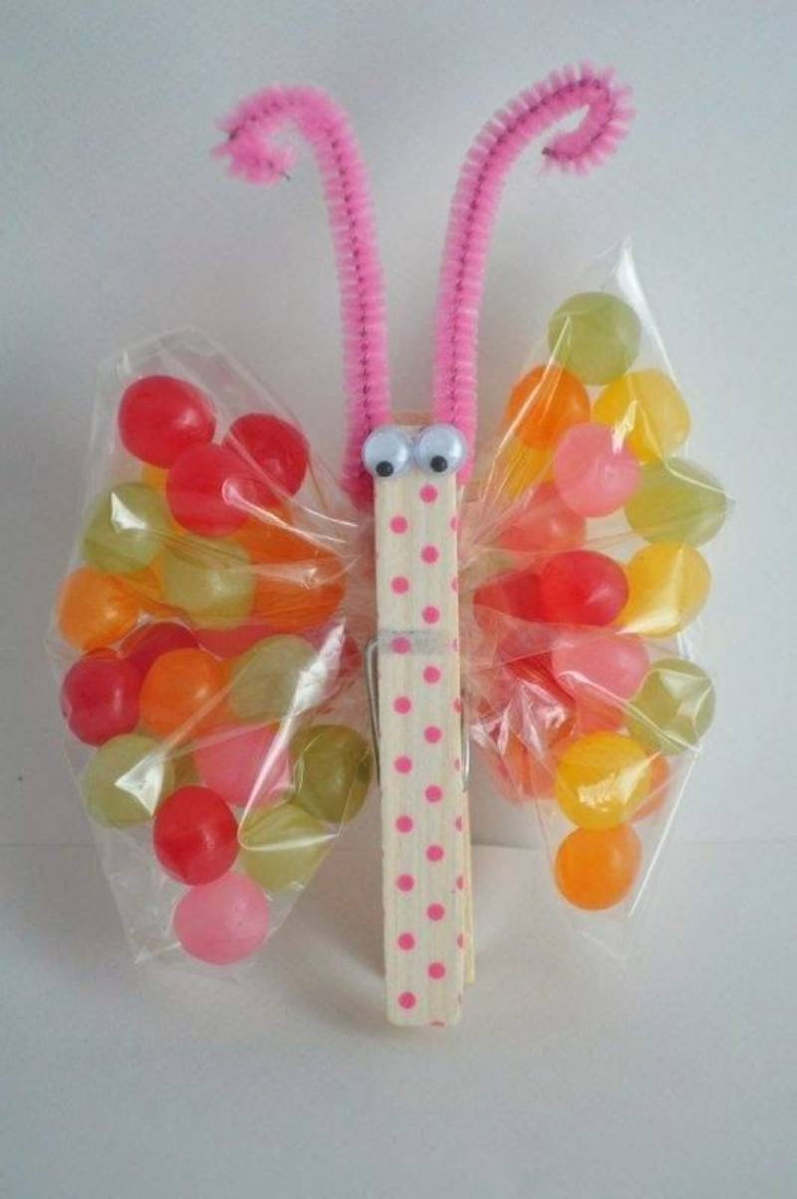Mariposa con golosinas.