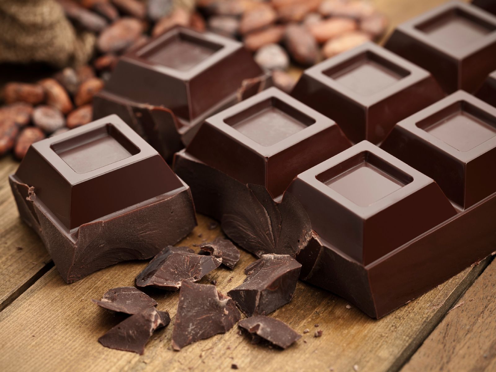 El buen chocolate se reconoce por su brillo, su textura firme y el crujido limpio al partirlo. El buen chocolate se reconoce por su brillo, su textura firme y el crujido limpio al partirlo.