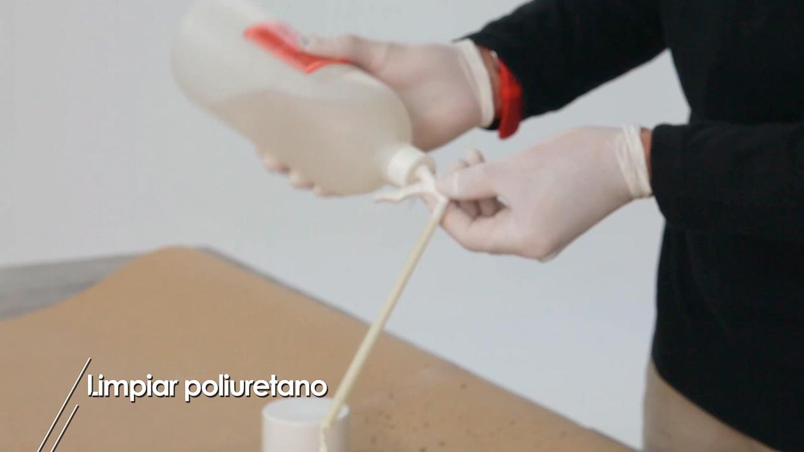 Como limpiar la canula del bote de espuma de poliuretano paso 2