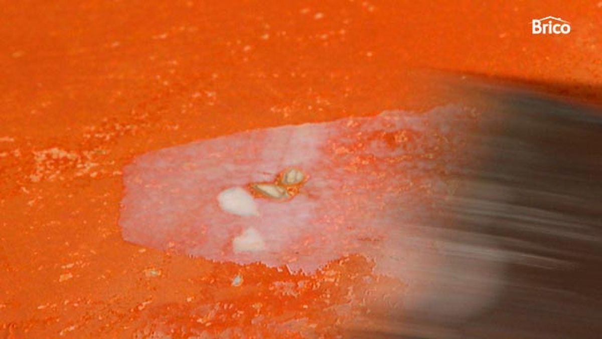 Empapelar la pared paso 3