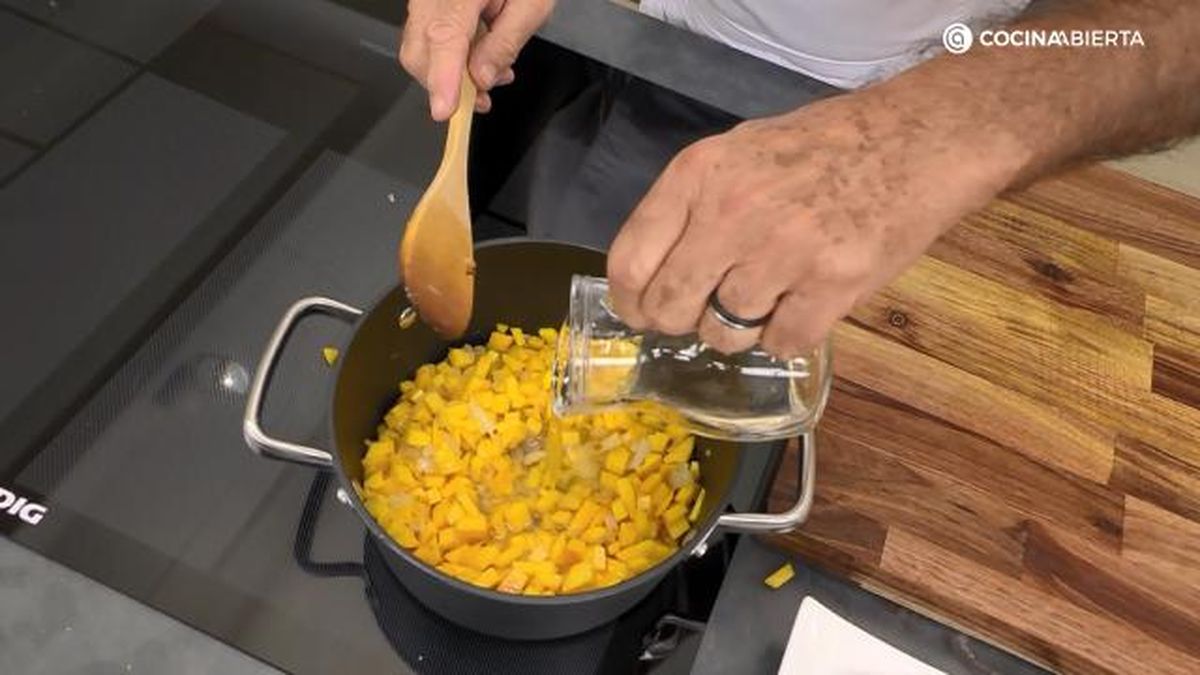 KARL7204 Entrecula ternera salsa melocoton pimientos paso 1