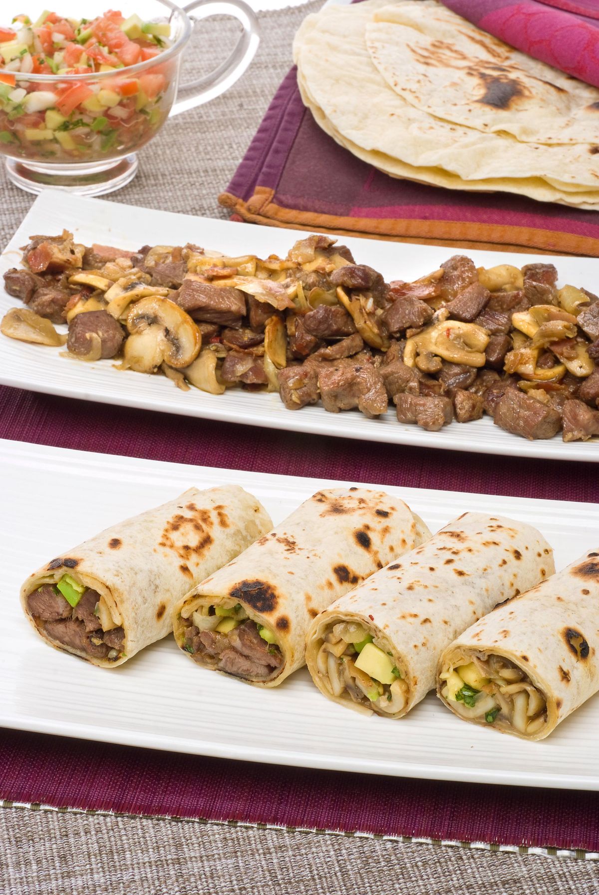 Tacos de carne con pico de gallo