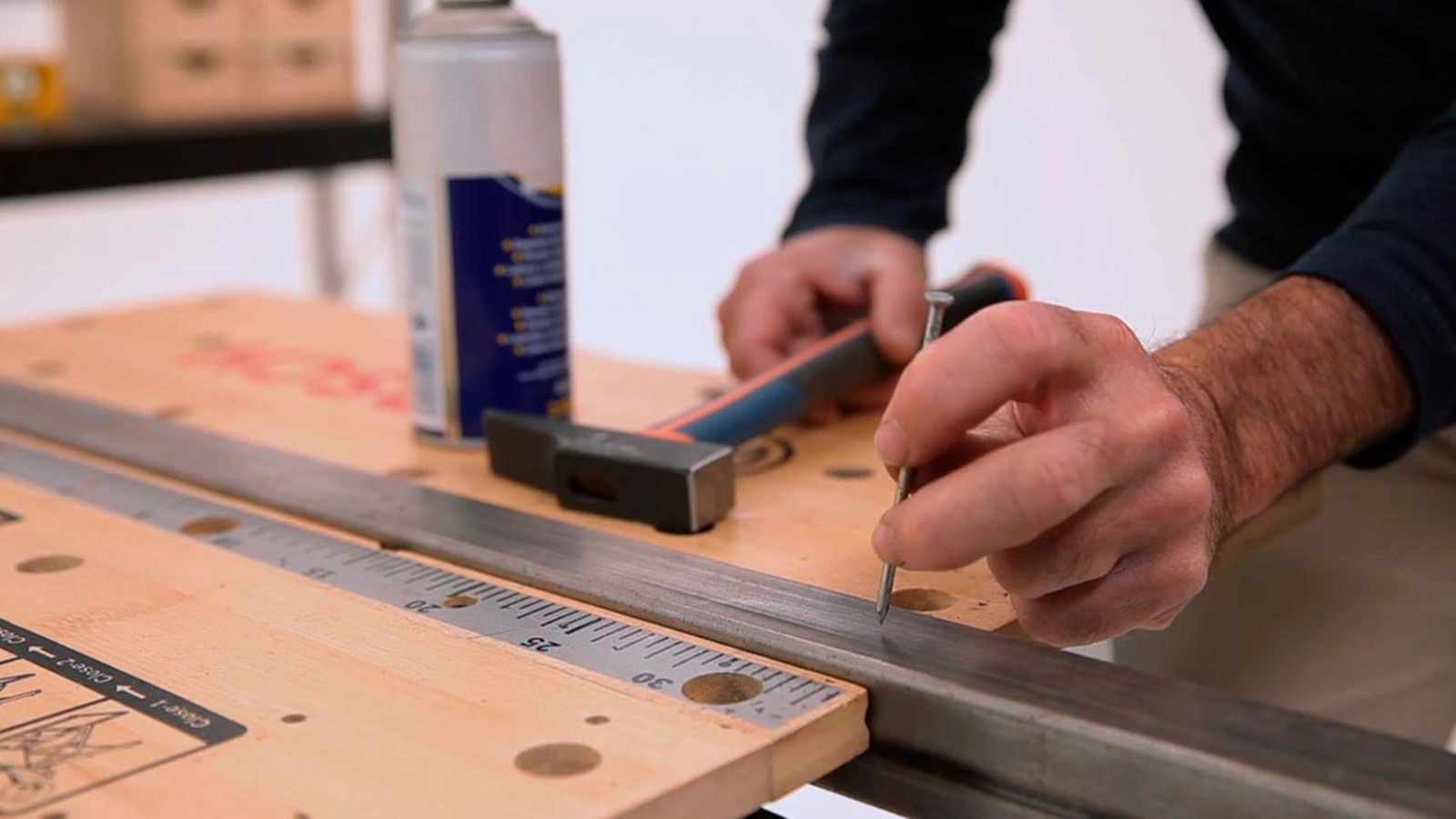 Cómo taladrar sobre metal paso 3