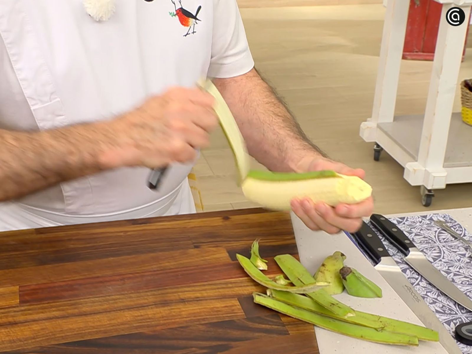 Pelar plátano macho