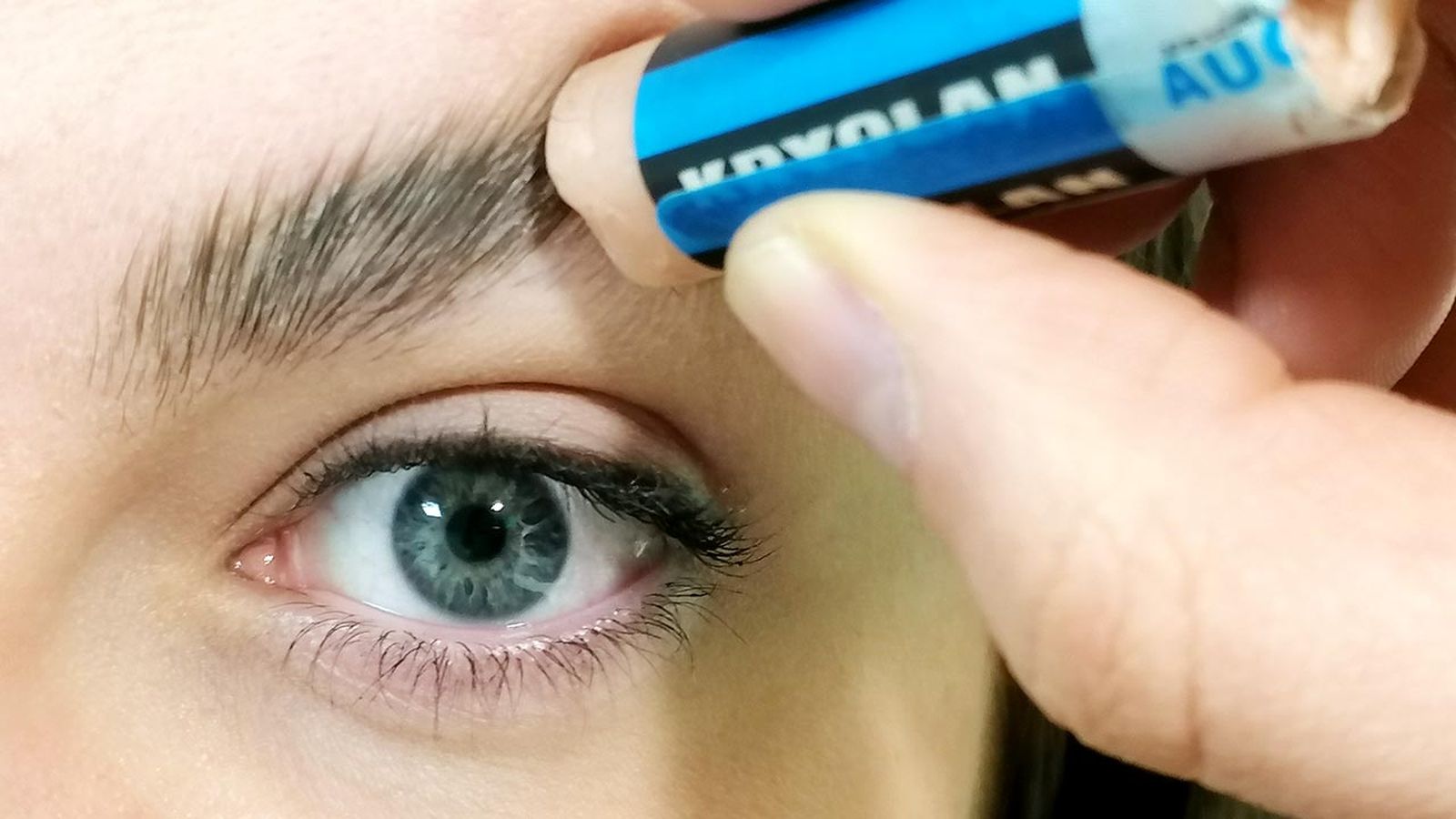 como tapar ceja maquillaje paso 1