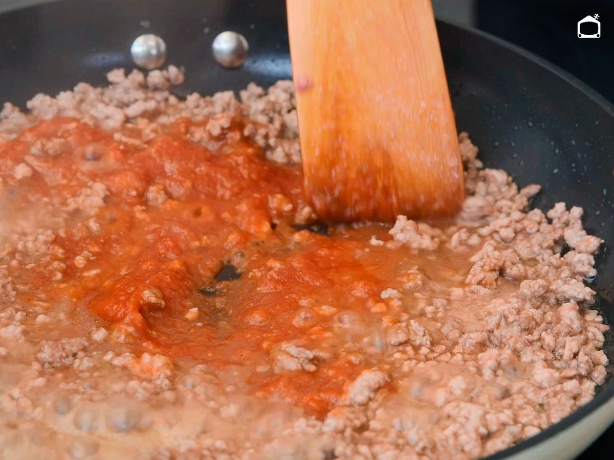 Salsa de carne y tomate para los mcarrones con bechamel