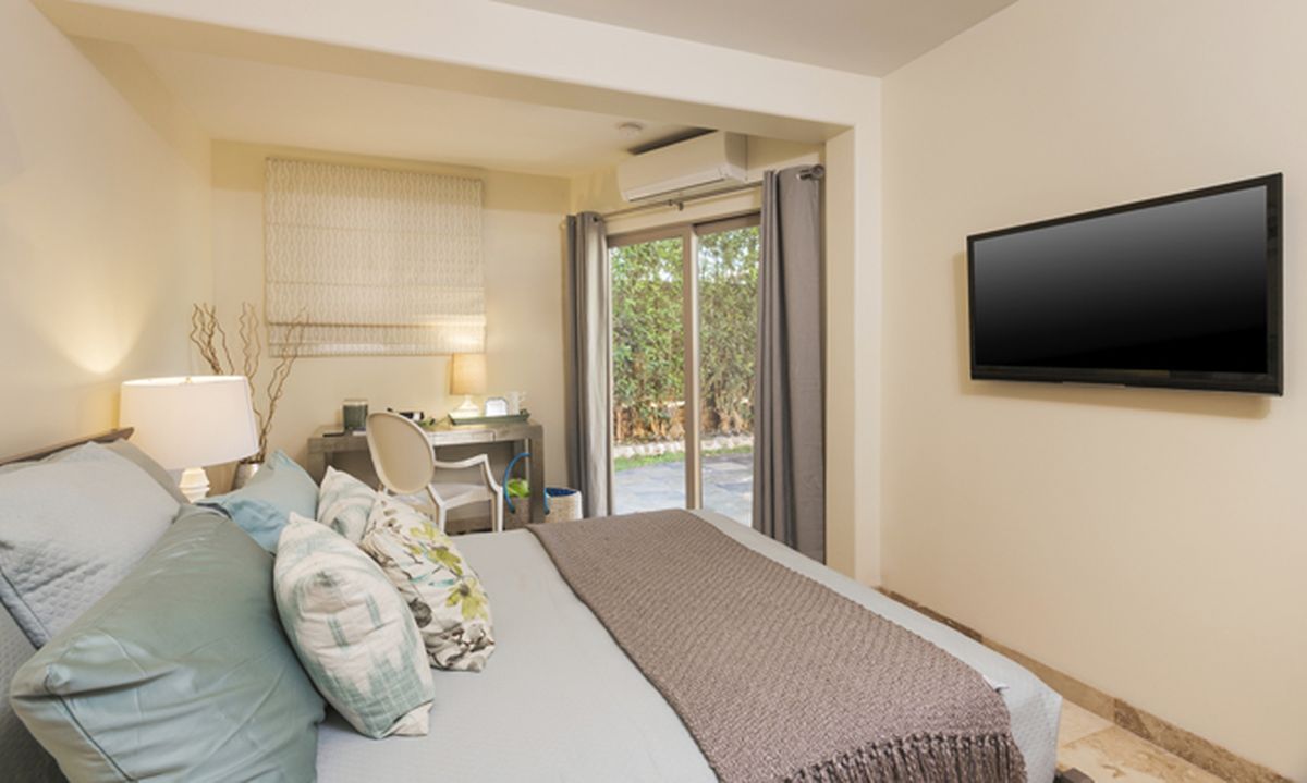 Dormitorios luminosos en colores tierra 1