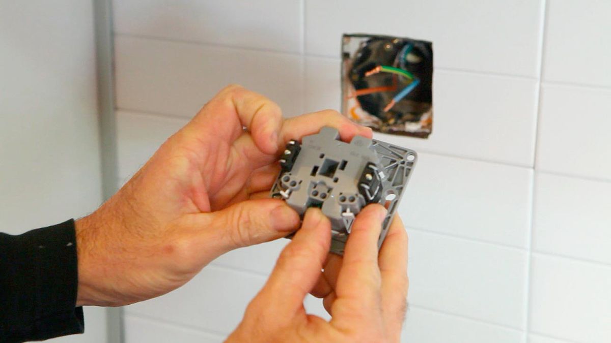 Colocar una base de enchufe doble paso 6