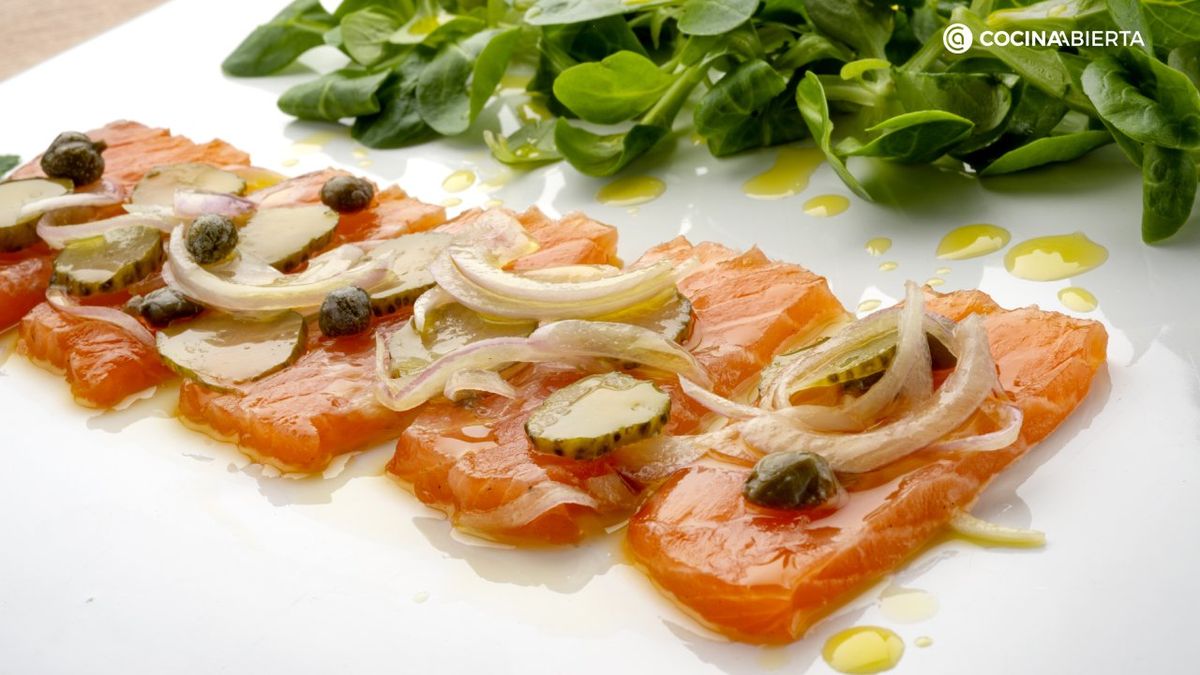 salmon marinado con encurtidos receta