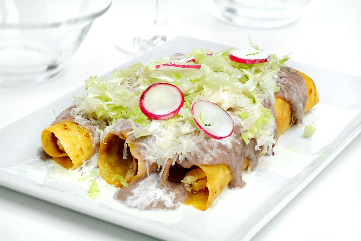 ENFRIJOLADAS DE POLLO CON QUESO xl