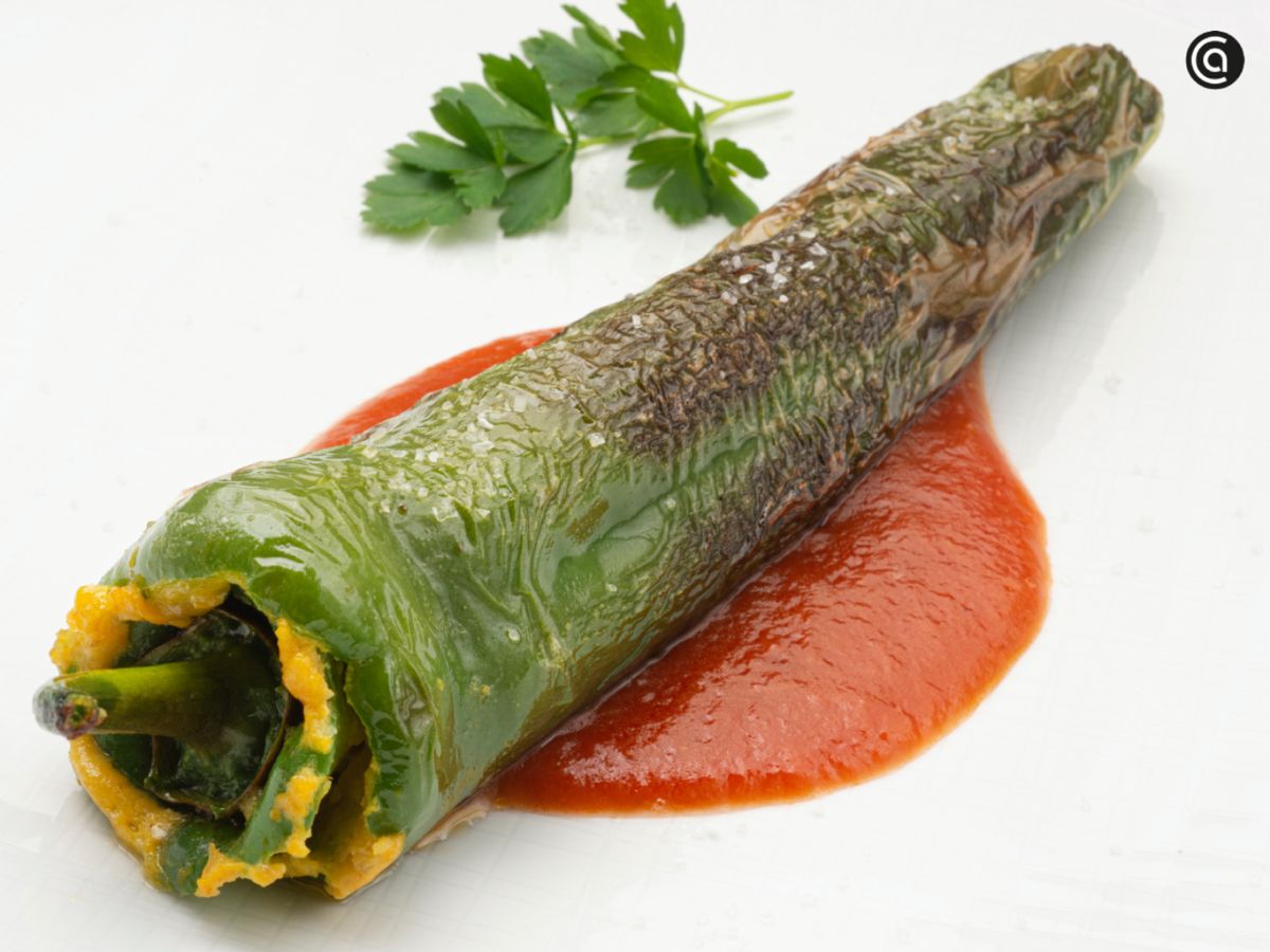 Una versión menos habitual de pimientos rellenos, donde el interior marca el plato.