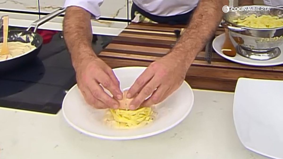 Pasta carbonara huevo poche paso 5