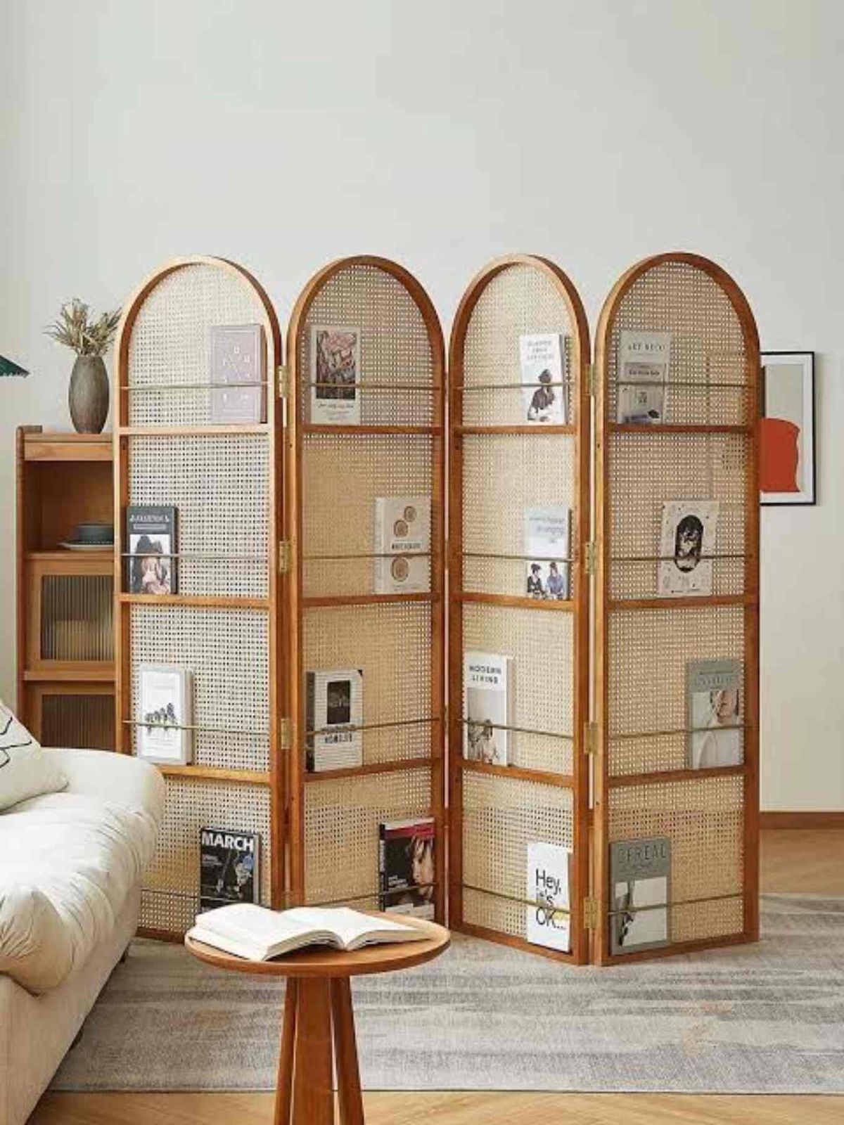 Biombos decorativos para tapar estanterías.