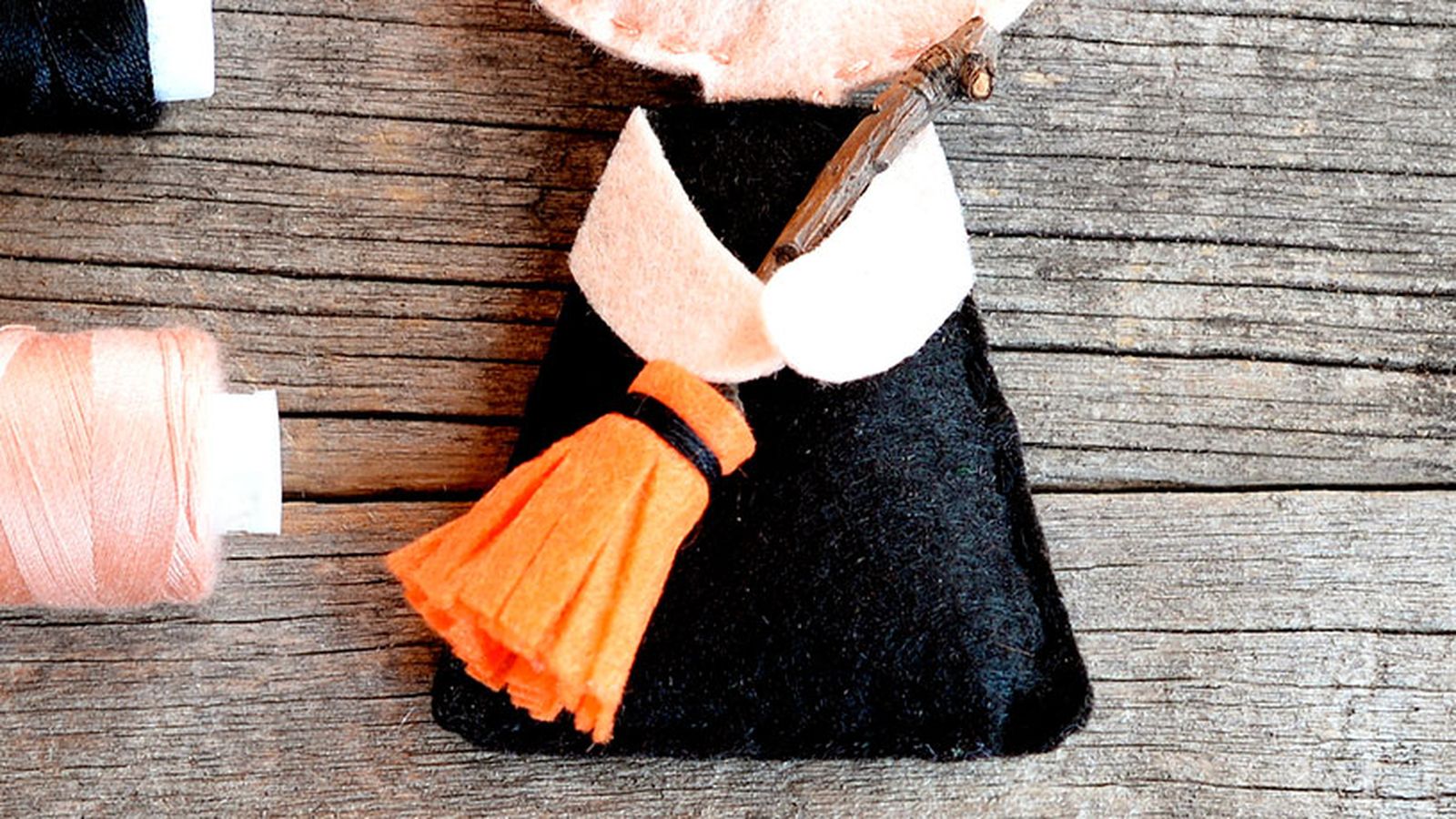 manualidades halloween brujita escoba