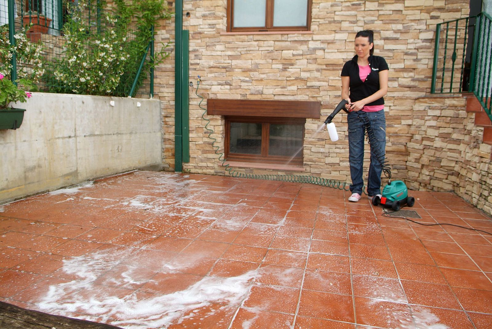Limpiar la terraza con limpiadora a presión paso 7 Limpiar la terraza con limpiadora a presión paso 7