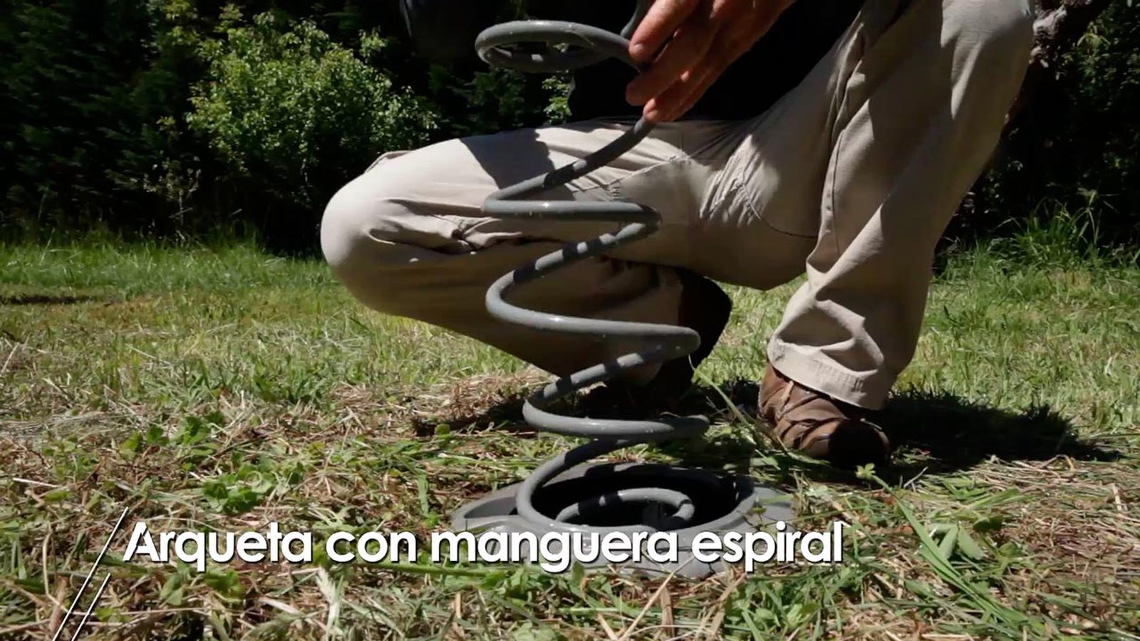 Cómo instalar una arqueta con manguera espiral en el jardín paso 6 Cómo instalar una arqueta con manguera espiral en el jardín paso 6