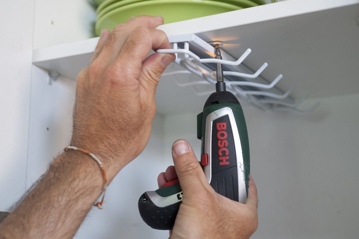 Brico 0653 2 Colocar cuelga tazas paso 5