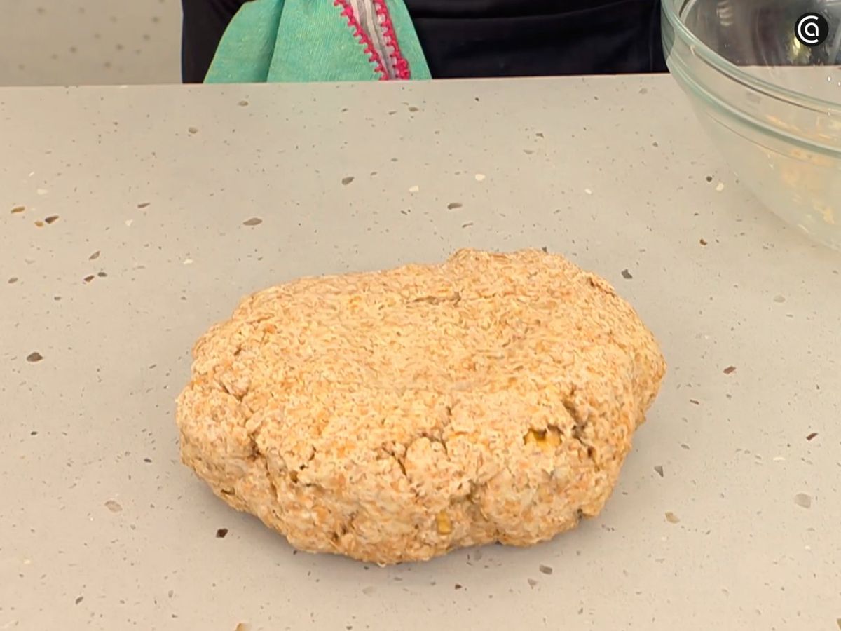 Amasa y deja que fermente a temperatura ambiente nuevamente