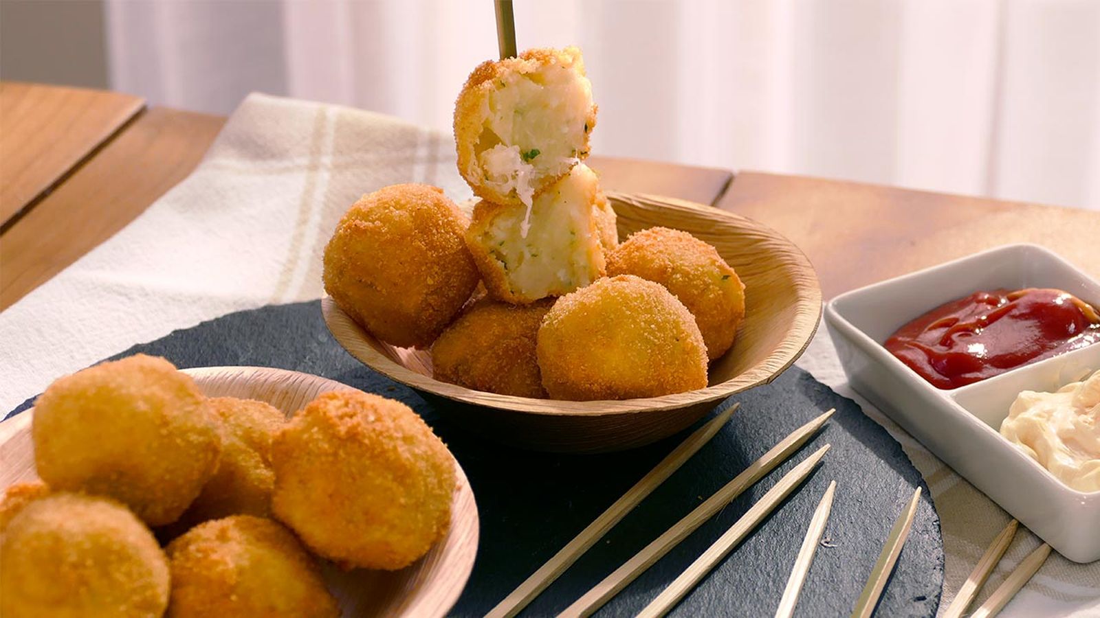Trucos y recetas para hacer las croquetas perfectas Croquetas de patata y bacalao Trucos y recetas para hacer las croquetas perfectas Croquetas de patata y bacalao