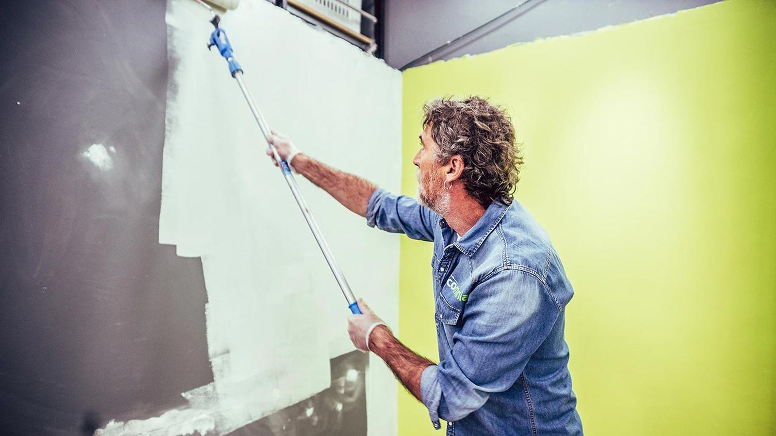 Cómo cerrar un hueco en la pared paso 12 Cómo cerrar un hueco en la pared paso 12