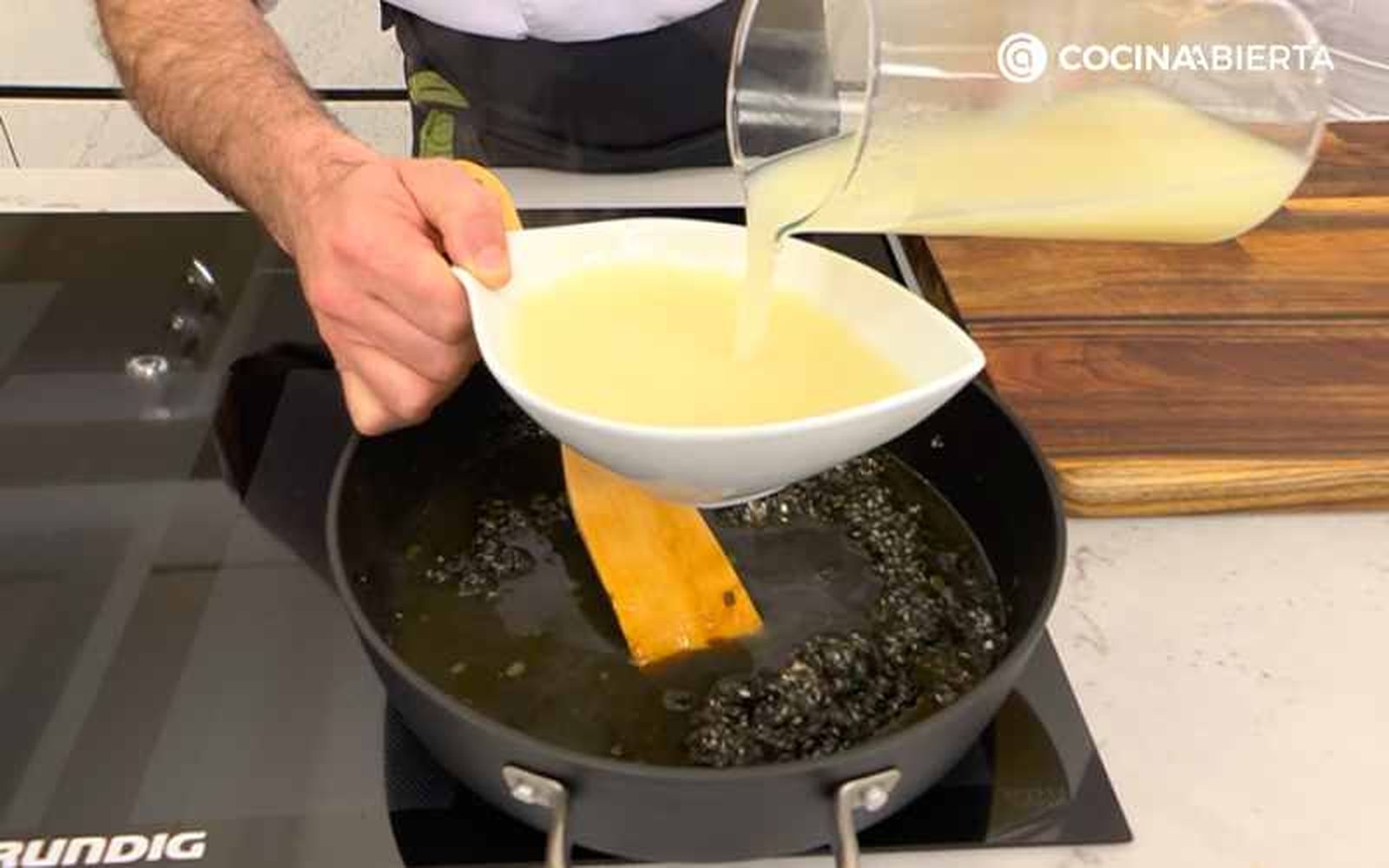 Incorpora el caldo Incorpora el caldo
