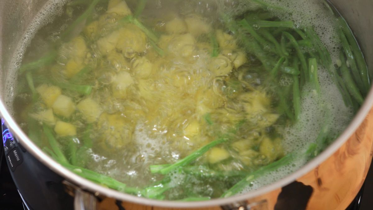 Judías verdes con patatas salteadas con ajo   Paso 4