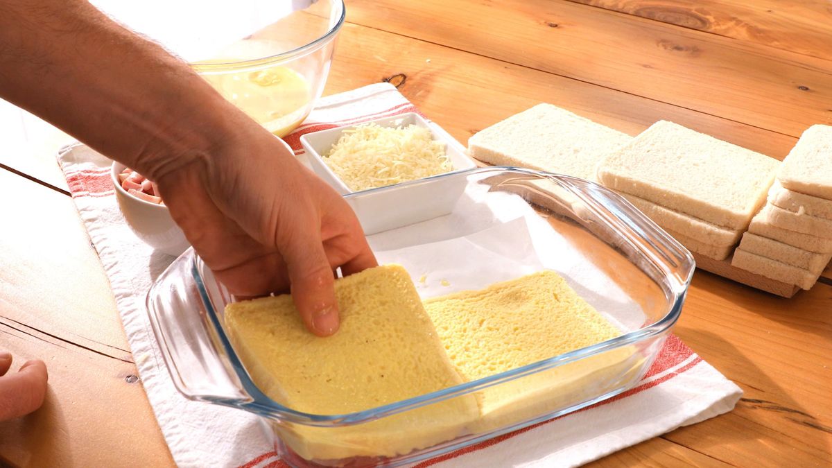 Pastel de bacon y queso con pan de molde paso 1