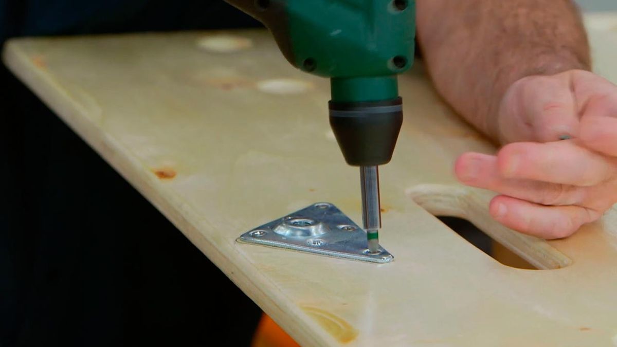 Cómo hacer una cama para una furgoneta camper paso 8