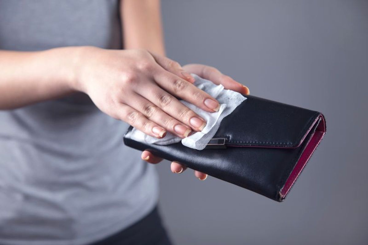 Es importante acondicionar el cuero para evitar grietas y manchas